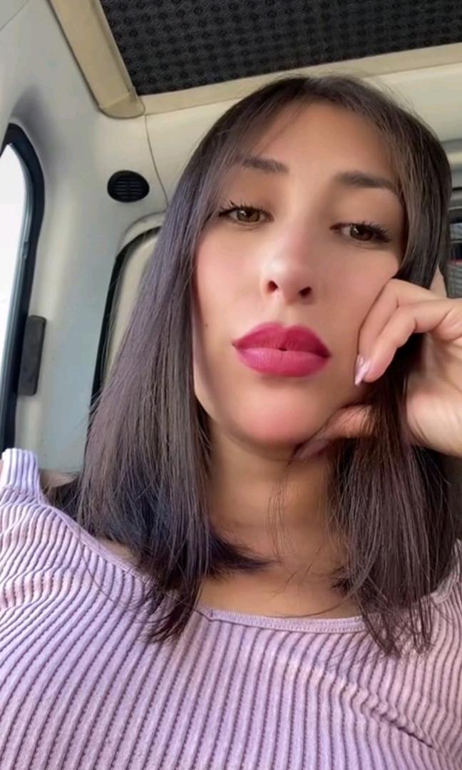Denisse from Chile, a host on Ti.Live